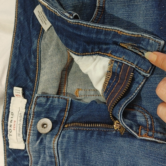 Torrid Patch Cropped Jeans - Picture 8 of 10
